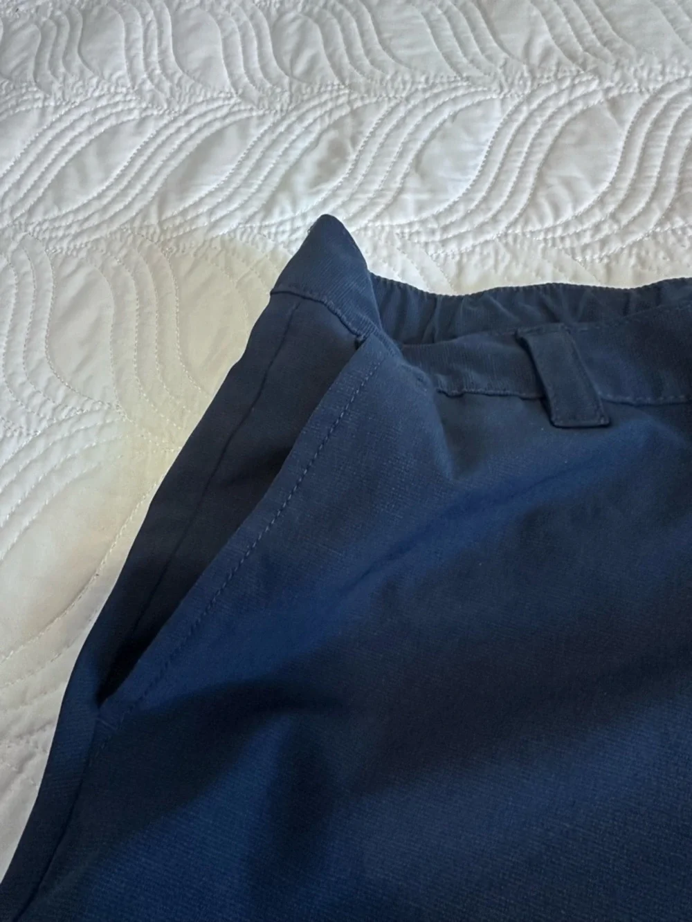 Banana Republic Men's Navy Flat-Front Performance Shorts Sz. 36 Elastic in Back